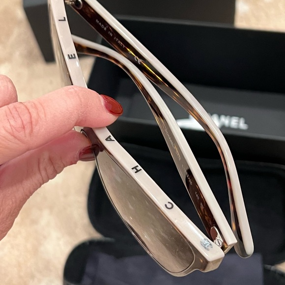 Chanel 5418 sunglasses logo on top 
Gorgeous!!!! - Picture 10 of 14